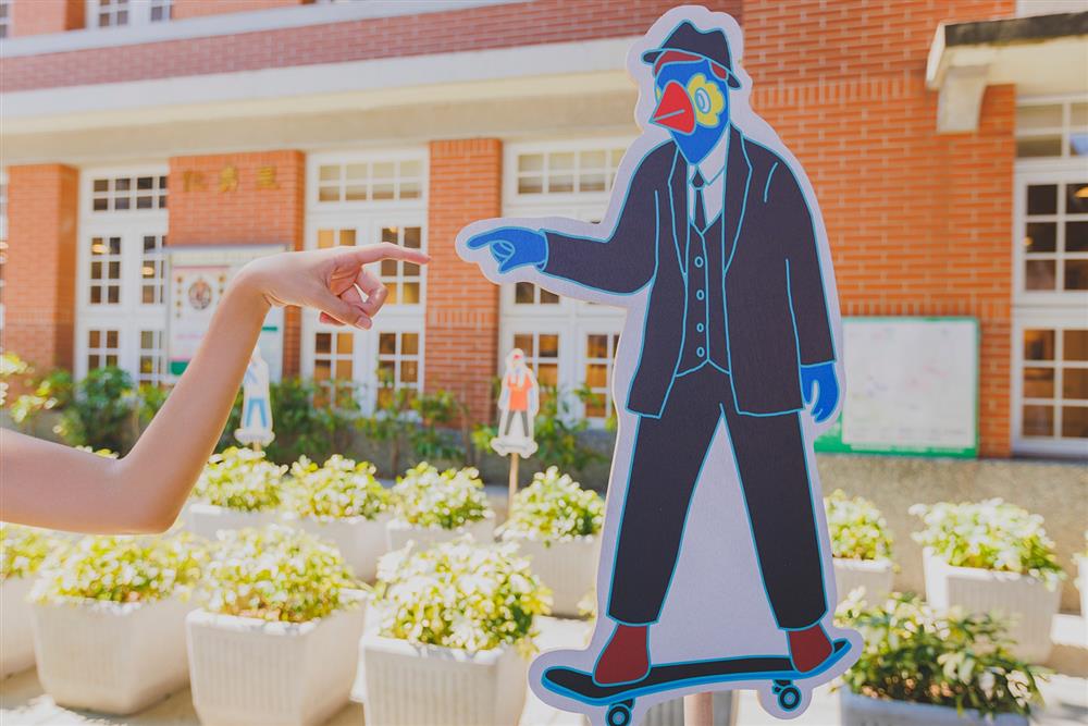 小檔2022臺北街角遇見設計〈鸚鵡人-人類研究報告(士林篇)〉張騰遠_士林公民會館_03 小檔2022臺北街角遇見設計〈鸚鵡人-人類研究報告(士林篇)〉張騰遠_士林公民會館_03