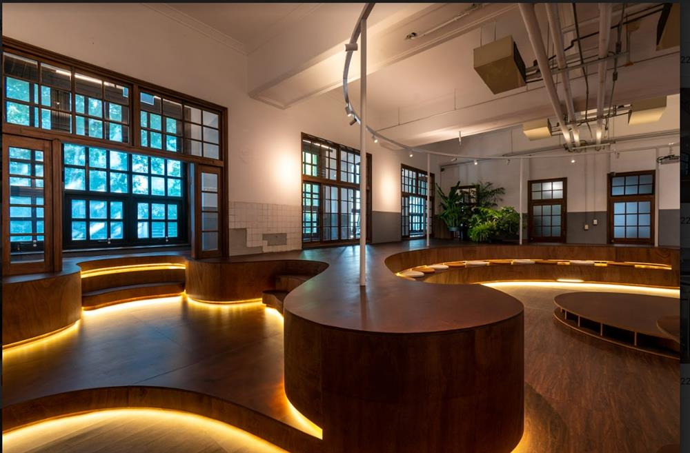 空間與CN Flower凌宗湧合作一處綠色植栽空間，營造出室外綠意自然延伸至室內的呼吸感。（圖／欣傳媒）