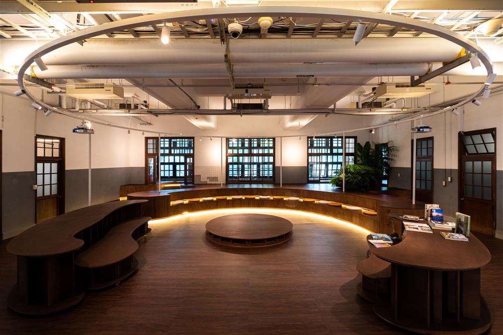 欣傳媒旗下文化品牌「欣講堂」將製菸工廠2樓舊香料實驗室改造成為「欣講堂文創基地」。（圖／欣傳媒）