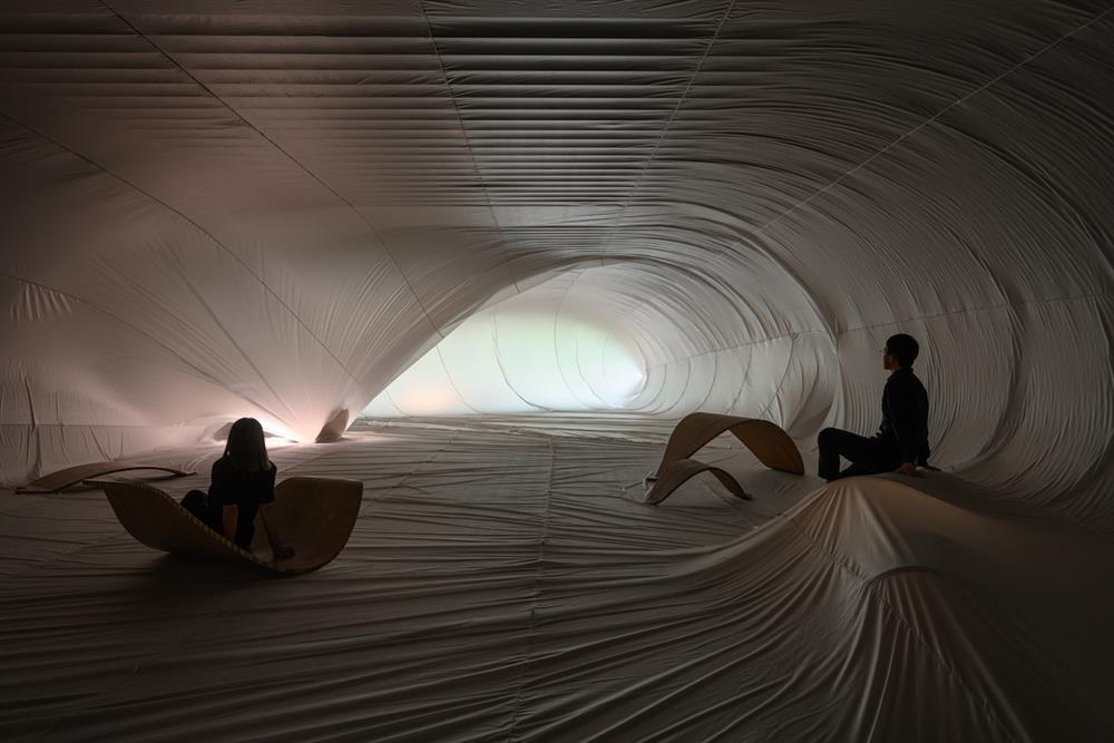 策展人黃姍姍表示，「感知」，是一種看不見卻真實存在並難以言喻的感受與察覺，超越慣常的文字語言與知識體系©忠泰美術館 (2)