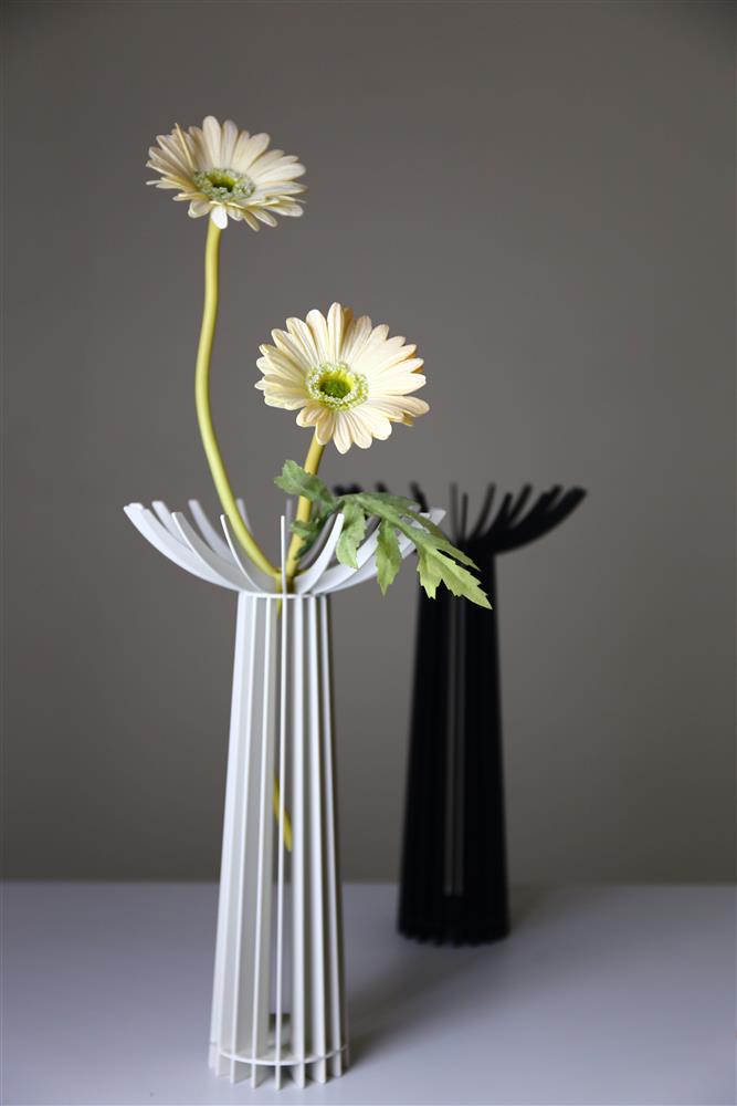 谷同金展出作品《飄》。