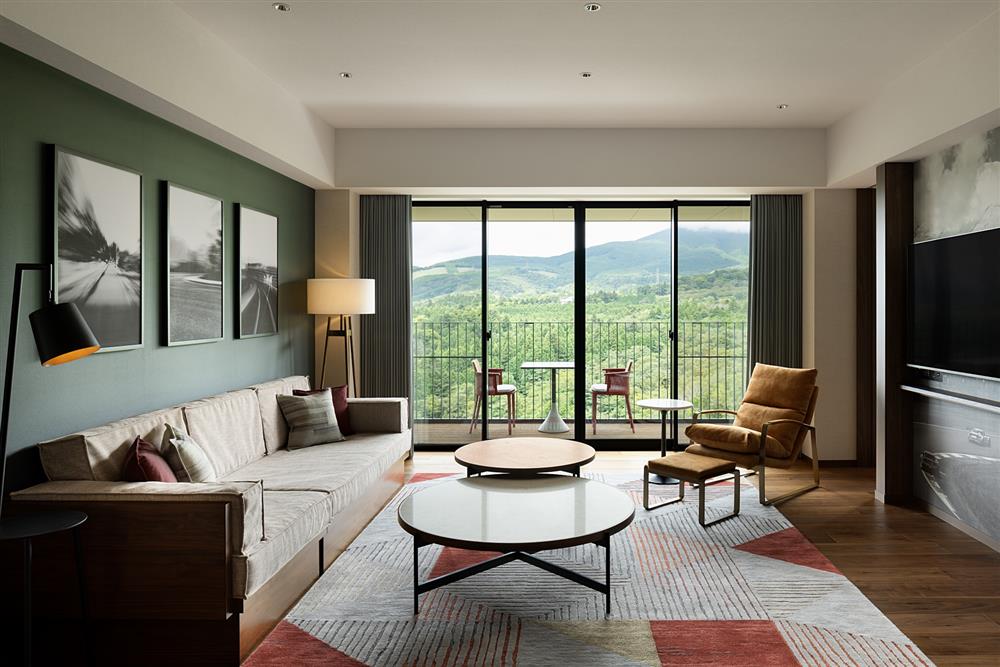 小檔Suite_Living_Room_Mount_Fuji_View_Fuji_Speedway_Hotel_P0089