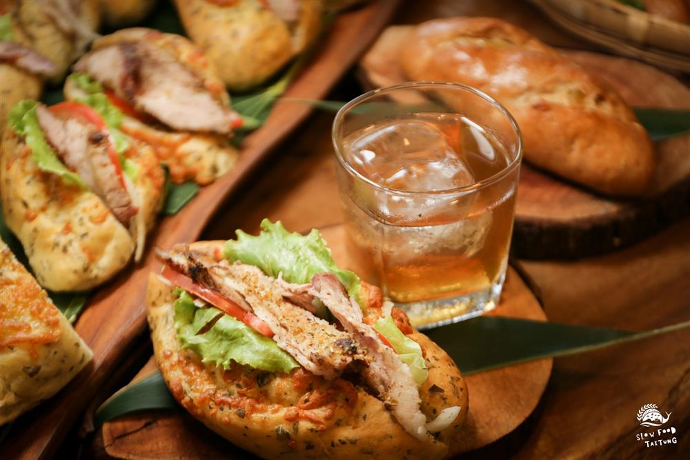 29少妮瑤手工烘焙坊_刺蔥麵包柴燒燻烤梅花豬潛艇堡