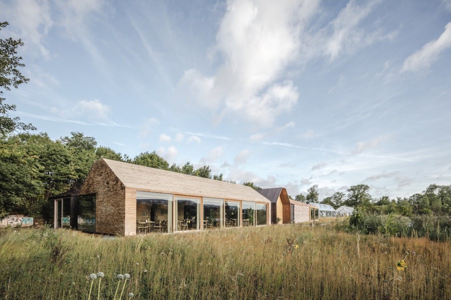 img-1538118202-49708@900