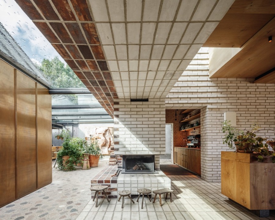 img-1538118244-95338@900