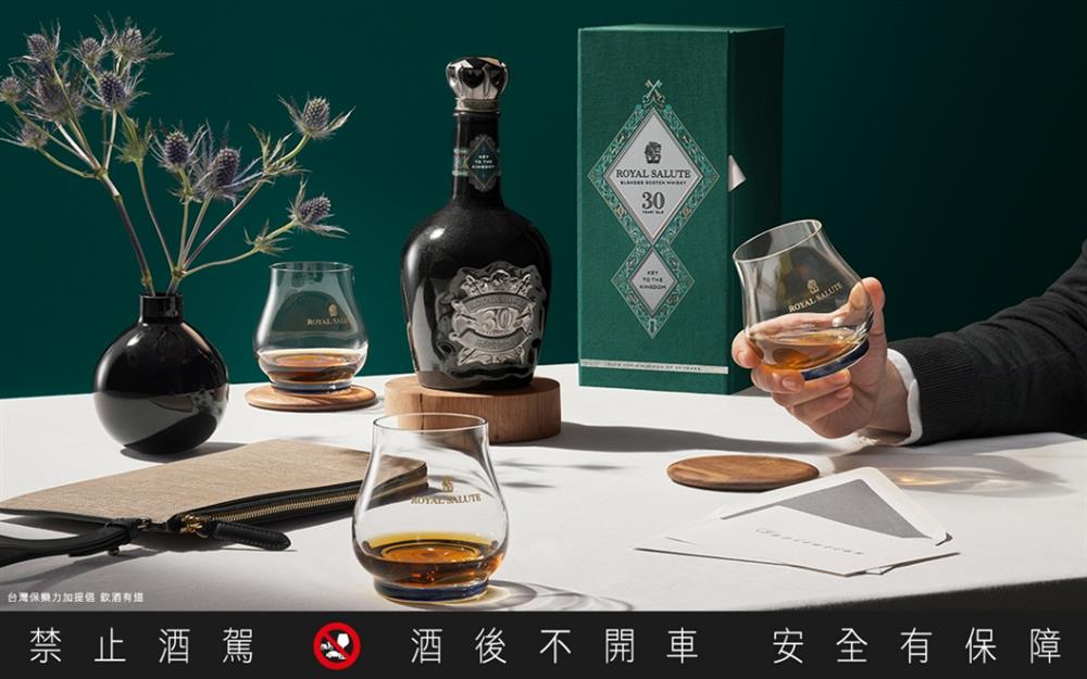 皇家禮炮 30 年調和威士忌(王者之鑰)_ Moodshot(1) 皇家禮炮 30 年調和威士忌(王者之鑰)_ Moodshot(1)