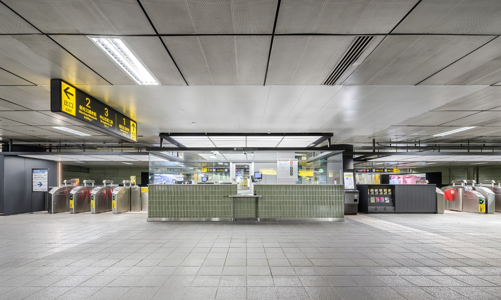 小檔台北捷運再設計13_懸吊式方向性指標增加中山地下街方向的指引