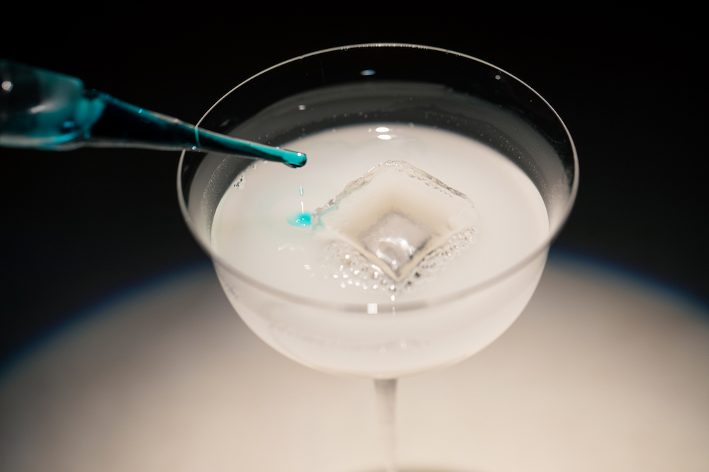 3_純淨無雜質的「冰河」帶有溫潤的口感，緊接著加入由特製浸泡過海苔的Martin Miller