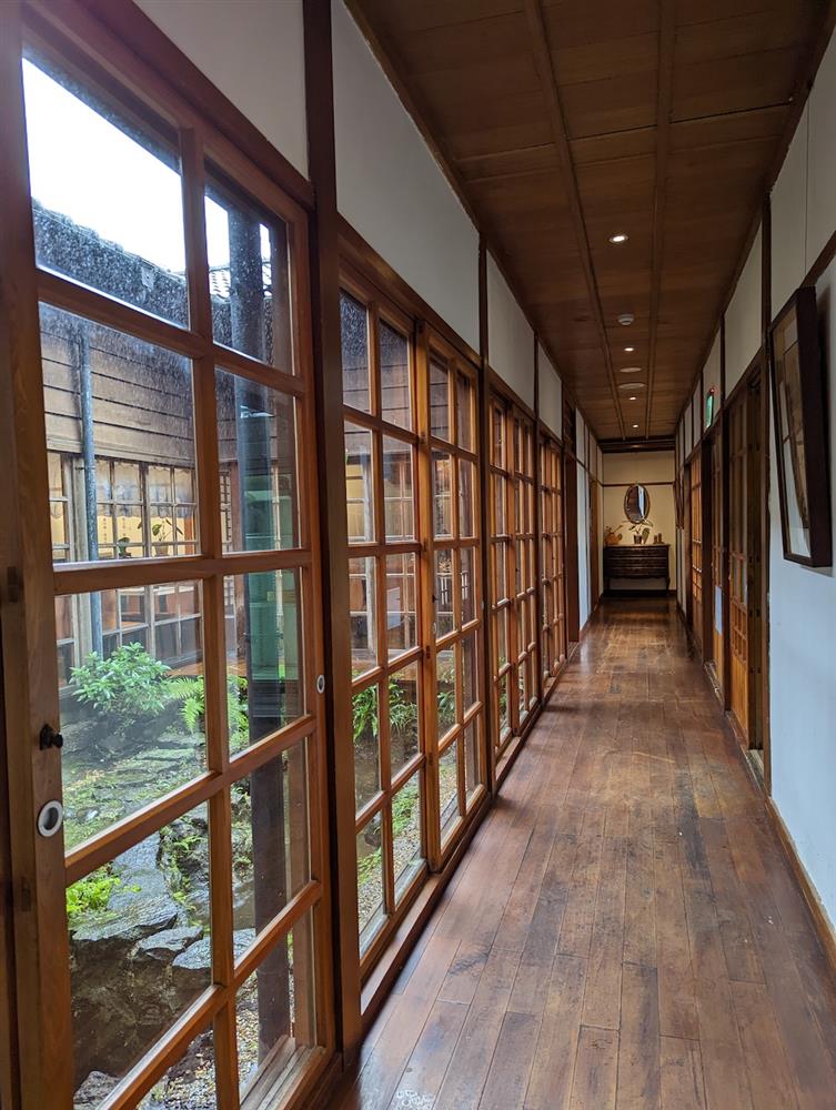 環境照_草山行館內部長廊