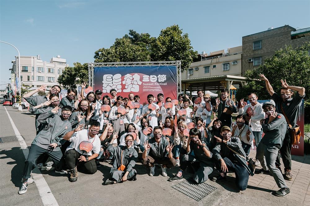 小檔2022 鬆勢三日節
合照1_攝影_Kris Kang(1) 小檔2022 鬆勢三日節
合照1_攝影_Kris Kang(1)