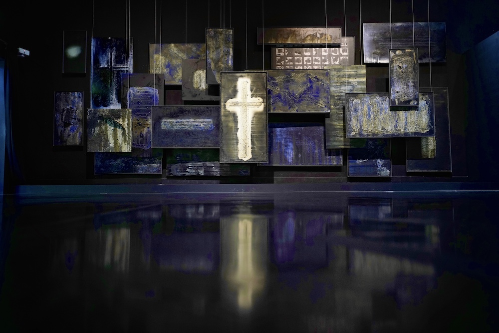 臺東美術館_火與冰 Perish 22-01，2022，油彩、複合媒材 Oil ＆ mixed media，尺寸依場地而定_攝影John Tao