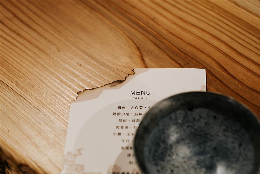 小檔每個人拿到的菜單，都有獨一無二的火吻印記