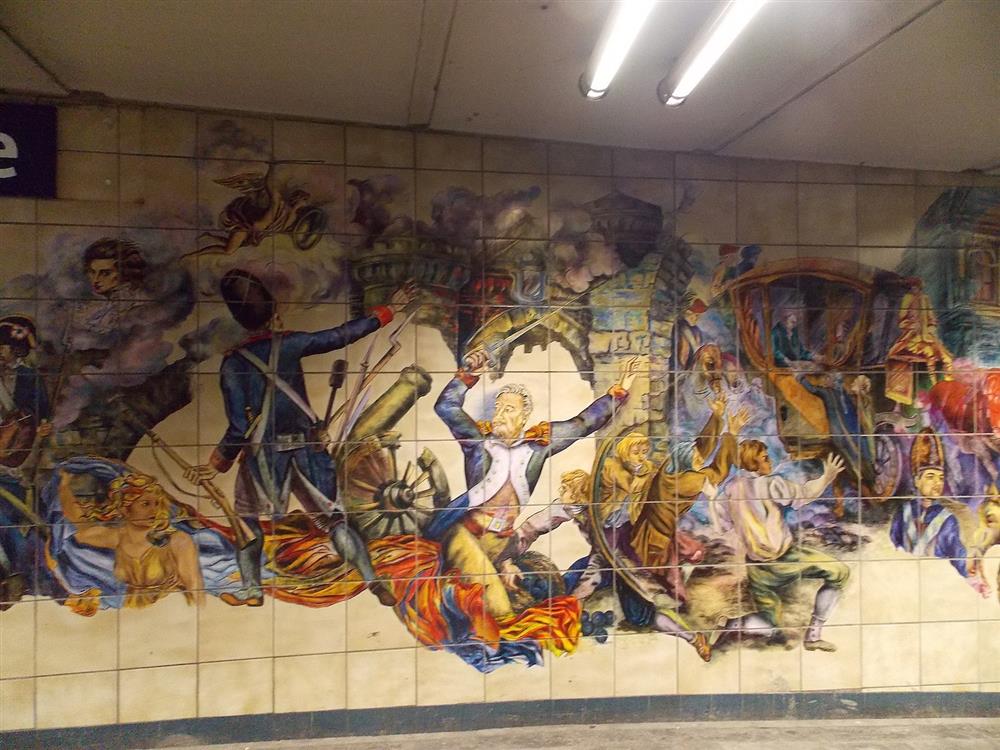 牆上除了描繪常民生活，其中也不乏許多知名巴黎人物