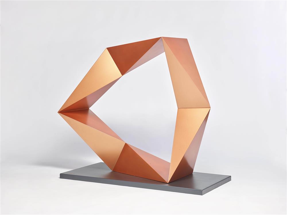 李再鈐，《天地人和》，不鏽鋼、噴漆，H112×L127×W65cm，2020