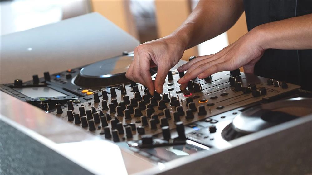 礁溪老爺攜手台電文創、雙好設計推出「潮電・老爺」_10