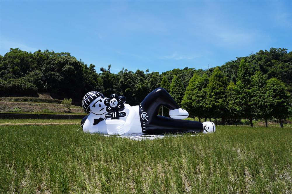 劉正堃_放空時光_ 乙烯基塑料_1000x330cm_2022