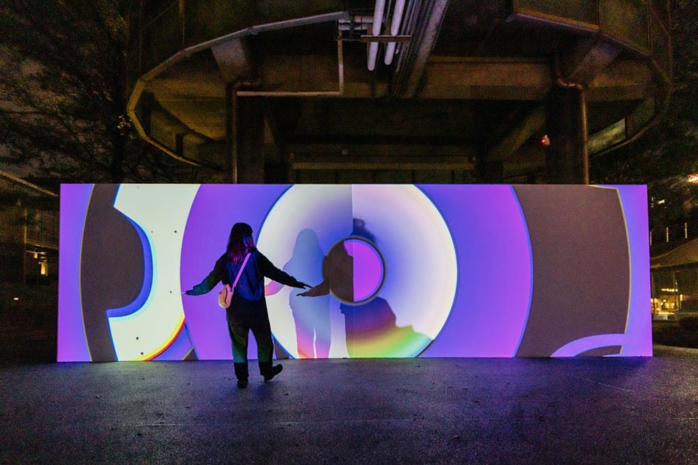 小檔2023臺灣國際光影藝術節03_笠原俊一＼神田竜＼比嘉了（日本 Japan） KASAHARA Shunichi＼ Kezzardrix＼HIGA Satoru 〈碎形〉 Fragment Shadow 02