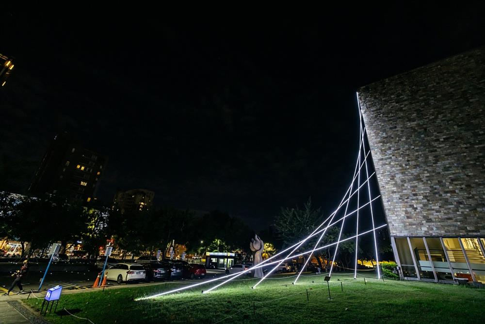 小檔2023臺灣國際光影藝術節07_王連晟 WANG Lien-Cheng （臺灣 Taiwan） 〈非歐幾何延伸公設〉 Non-Euclidean Geometry 02