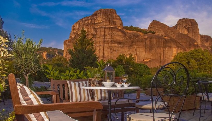 小檔7-2.「杜普尼豪斯酒店」位於市中心,可於陽台欣賞美麗的巨石景觀和日落美景。(圖片由Booking.com提供) 小檔7-2.「杜普尼豪斯酒店」位於市中心,可於陽台欣賞美麗的巨石景觀和日落美景。(圖片由Booking.com提供)