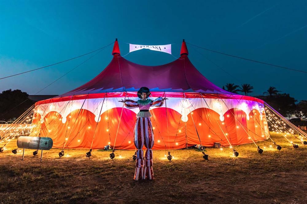 馬戲篷夜間 馬戲篷夜間