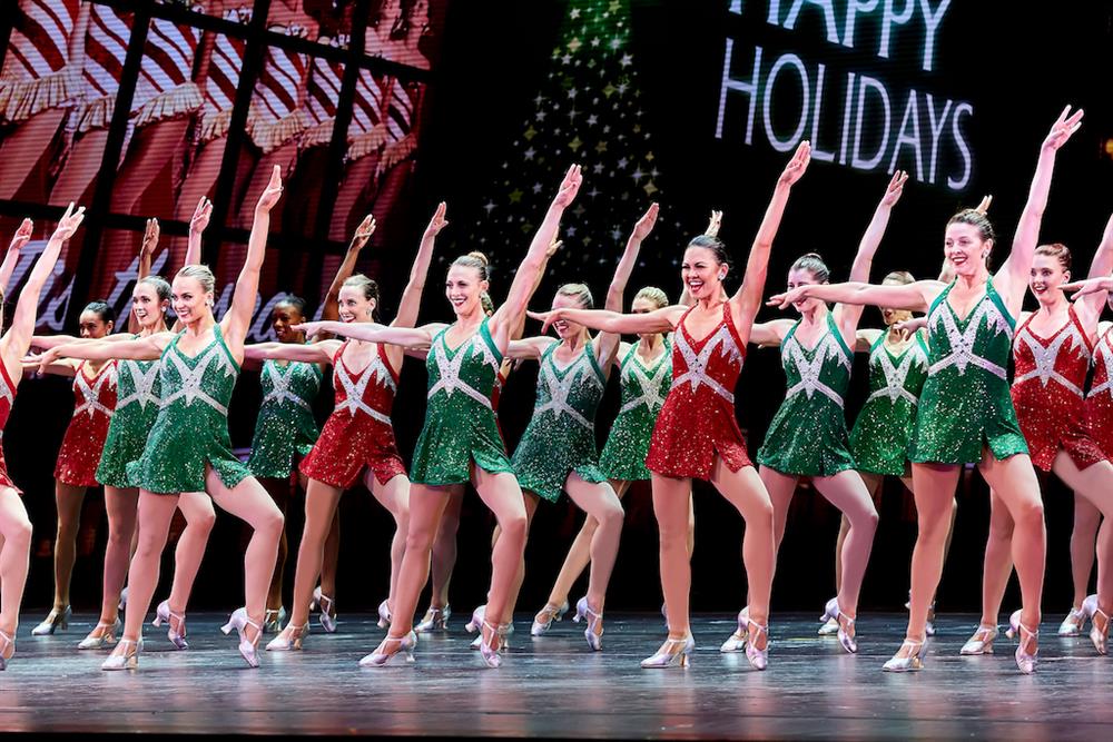 3-1. 「瑪麗亞凱莉的極致假期」包括獲得由無線電城火箭女郎主演的聖誕奇觀秀門票。(圖片由Booking.com提供)