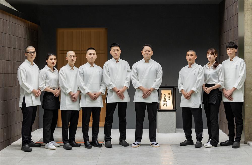 小檔天本昇吾繼「鮨天本」開業,以全新之姿於12月18日誠心獻上新品牌「登龍門」_團隊_登龍門團隊2 小檔天本昇吾繼「鮨天本」開業,以全新之姿於12月18日誠心獻上新品牌「登龍門」_團隊_登龍門團隊2