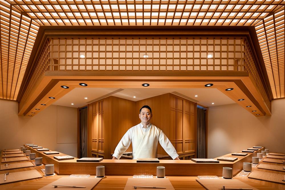 小檔天本昇吾繼「鮨天本」開業,以全新之姿於12月18日誠心獻上新品牌「登龍門」_團隊_天本昇吾師傅1 小檔天本昇吾繼「鮨天本」開業,以全新之姿於12月18日誠心獻上新品牌「登龍門」_團隊_天本昇吾師傅1