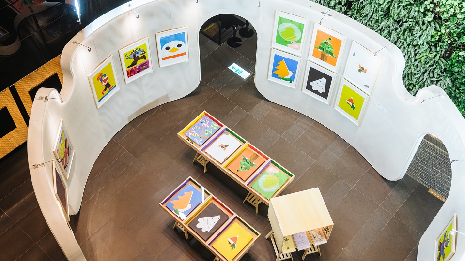 小檔5400project展覽04以創意切題與社會公益結合，2022年度主題「聖誕烙跑」，傳遞每個人遇到生活困境，也許不必直球對決，「我先烙跑囉！」轉換心態跳脫當下，擺脫負能量