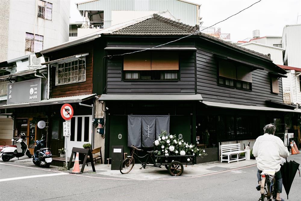 小檔閒置近三十年的新華美西裝社以喫茶店之姿再現街區