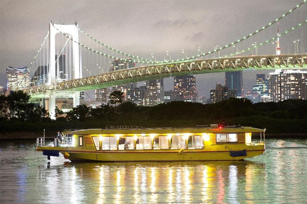 圖1:搭乘水上觀光船,從不同視角看見東京的熱門景點。(圖片來源:Ⓒ江戶前汽船) 圖1:搭乘水上觀光船,從不同視角看見東京的熱門景點。(圖片來源:Ⓒ江戶前汽船)
