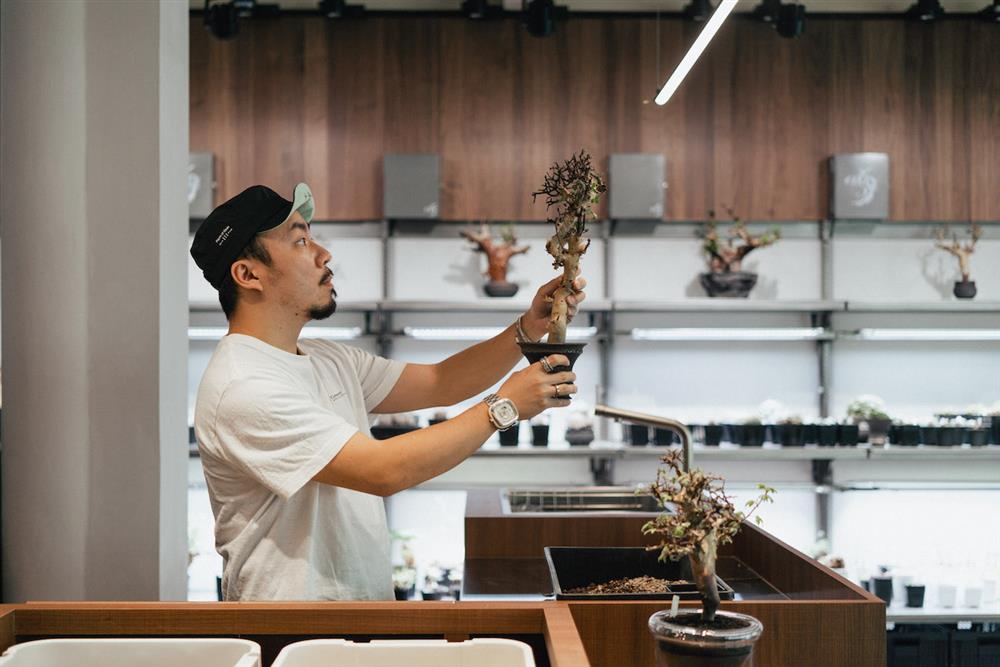 16_店長Addie櫃台換盆02_0343 CONSERVATORY TAINAN_DSC0581