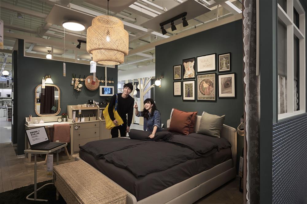 【新聞照片3】IKEA各店的專屬展示間可說是最能體現在地特色的「亮點」,嘉義城市店完美融合當地居住風格,在各個展間中加入嘉義特色 【新聞照片3】IKEA各店的專屬展示間可說是最能體現在地特色的「亮點」,嘉義城市店完美融合當地居住風格,在各個展間中加入嘉義特色