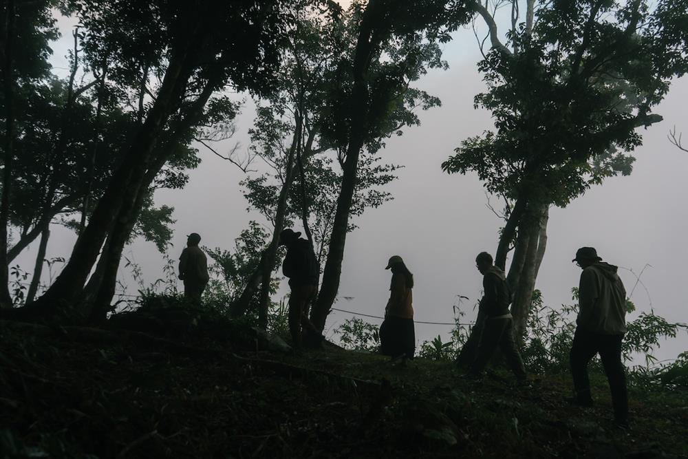 2. 「南迴解憂大飯店」的名稱取作「解憂」而非「忘憂」，是將「解」字作解答、解決之意，期望旅人不僅是暫時遺忘日常中的煩惱，而是於南迴在地體驗和探索不同生活方式後，梳