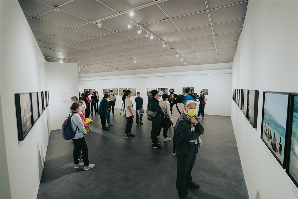 小檔5_《前線：醫療與紀實》本(23)日於高美館進行開幕導覽活動。（圖片提供：無國界醫生）