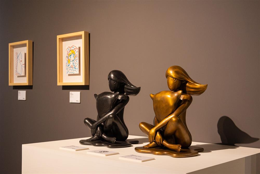 16. 《抱著枕頭的維納斯》銅雕塑、 尺寸(cm)：31.5x27.7x40、版數：18、價格：各 NT$ 87,200元 （APOL Gallery提供）