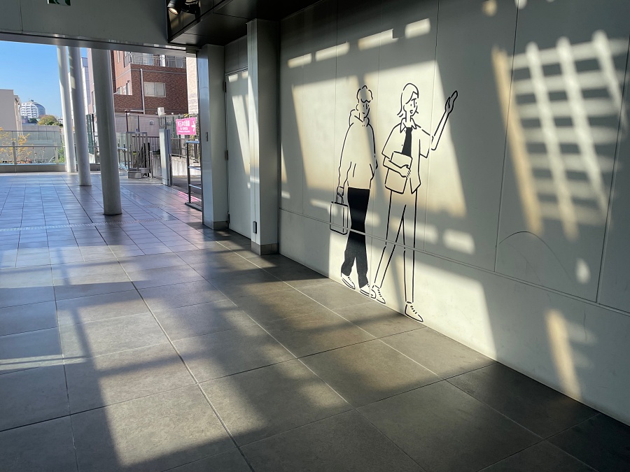 小檔下北澤新開景點IMG_3374全新落成的SHIMOKITA EKIUE座落於小田急線下北澤站月台正上方，是一處由16間店鋪所構成的商業設施。