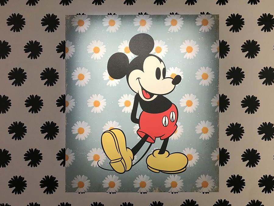 小檔米奇藝術展韓國歌手「 G-Dragon 」以個人品牌「 Peaceminusone 」創作的 《 MICKEYMOUSEONE 》。