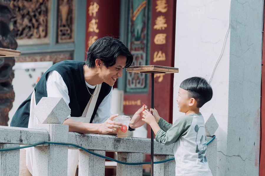 小檔攝影師連思博EGG以帶有街頭感的影像風格，勾勒出嘉義的迷人生活風格。（攝影©連思博_EGG　圖©平凡製作）-2