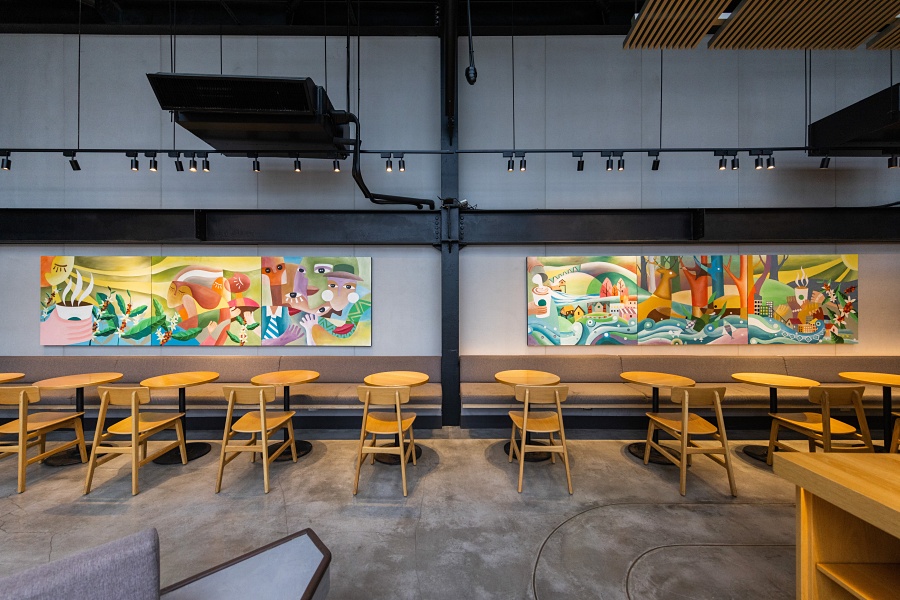 小檔花蓮和平門市artwork藝術牆面，邀請出身泰雅族的「米路．哈勇」老師創作，以6幅小圖講述出生命的連結從一杯咖啡開始，如同種子落在人心中生根發芽，藉著咖啡來澆灌滋潤大地，沿著山脈流入花蓮和平地區注入新的生命，具體展現了星巴克與在地人對於土地的熱愛，互相共生共享的故事 (2)