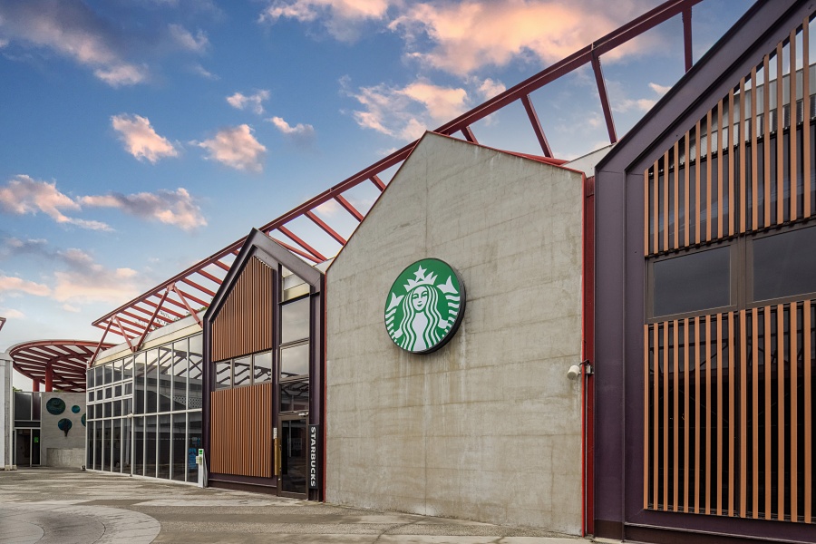 小檔從一杯咖啡出發，星巴克致力讓所在的社區更好，做為星巴克企業使命的體現，同時呼應永續經營的承諾，星巴克今宣布，台灣市場首間社區共榮門市(Community Store)-位於花蓮台泥DAKA園區的花蓮和平門市盛大開幕 (3)