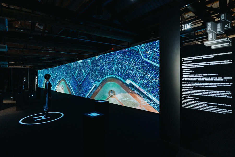 小檔看見・齊柏林基金會 《覓城》 展覽¹Ï¤» ²Ä4®i°Ï¡u»·±æ»P·LÆ[Èþ«°¥«ªº«×¶q¡v¡A¥ÑªÀ·|¾Ç®a§õ©úæ¦¡A¨«¶i»ô¬fªL³Ð³yªº¡u¨£ªL¡v»·±æ¤Ø«×¡A°¸¹Jµó«Ñ¥Í¬¡·LÆ[ªº¡u¨£¾ð¡vµø¨¤¡C-2