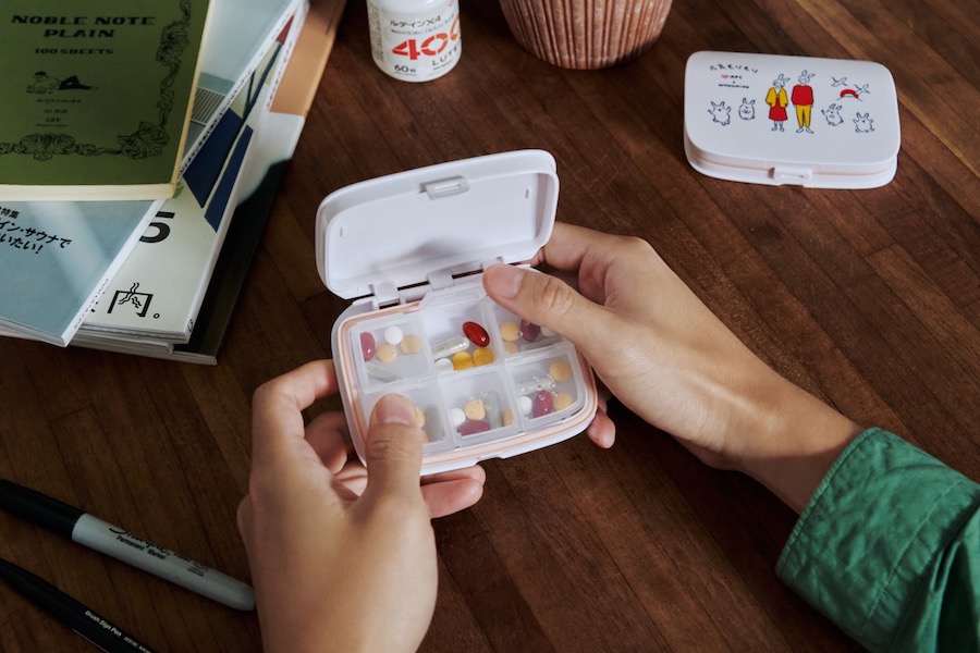 AFCxWHOSMiNG 2023卯兔年元氣藥盒 六格裝、每格皆有獨立上蓋