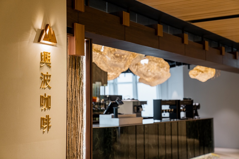 小檔天空興波 Simple Kaffa SolaSimple Kaffa Sola-2天空興波 Simple Kaffa Sola」 的店內空間再次委由擅長將迷人詩意融入空間細節的「硬是設計」操刀