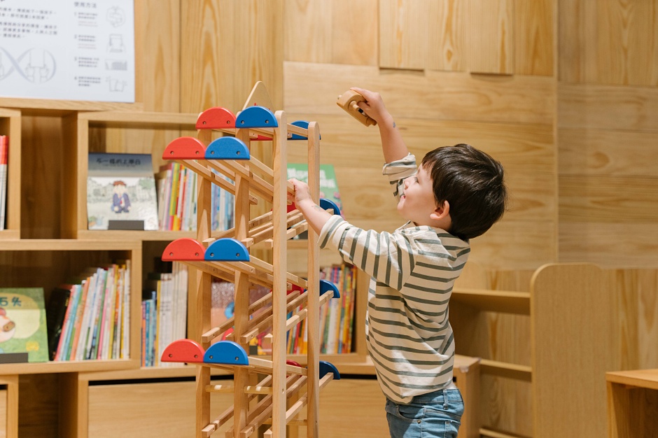 小檔無印良品LaLaport台中店LaLaport台中店規劃「木育廣場」提供木製玩具外，更首次攜手在地廠商販售木製玩具 (1)