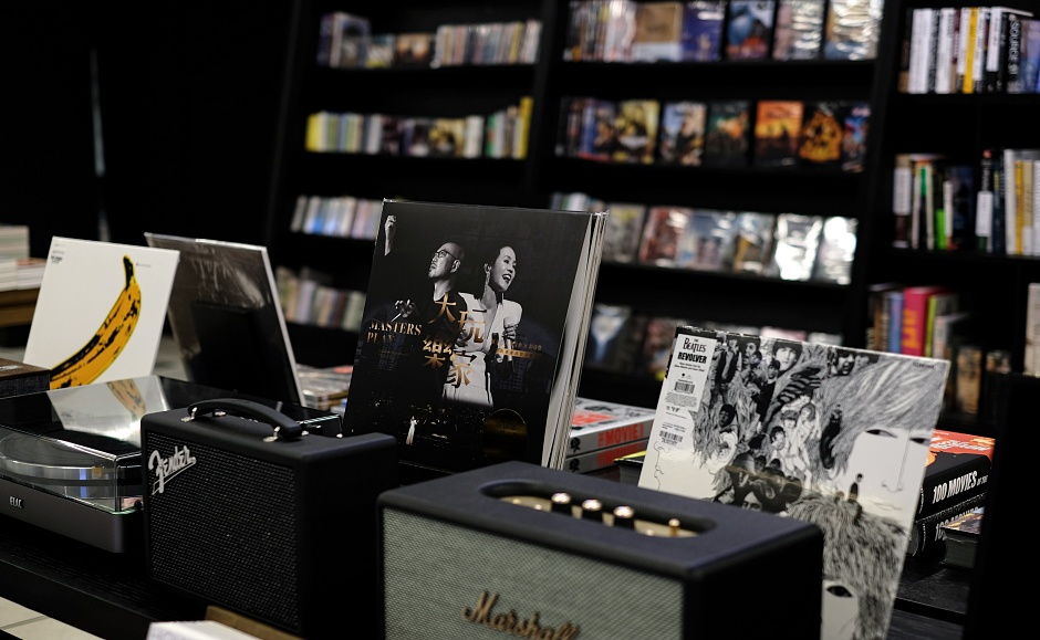 小檔誠品書店衛武營限定店圖10. 除了主題策展，更帶入音樂職人精選黑膠唱片，以多樣化的閱讀體驗，期盼成為藝文交流創作場域。