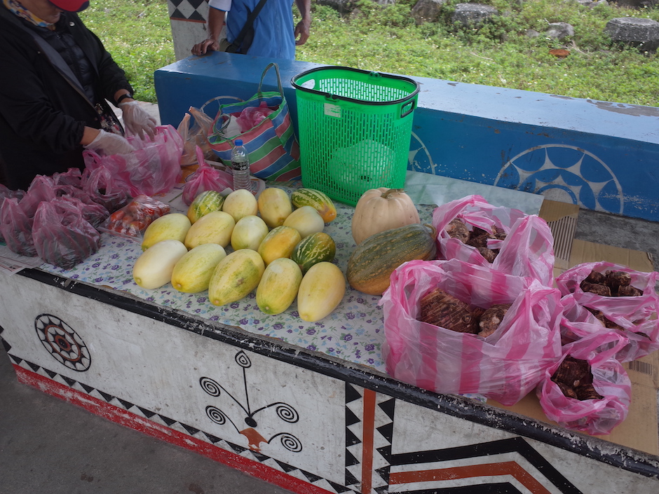 蘭嶼農會超市前小販 