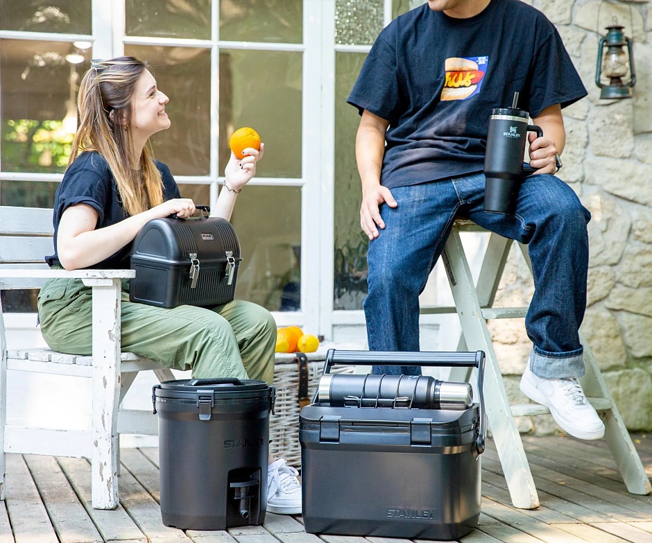 小檔STANLEY冒險系列 Coolers 戶外冰桶(右)、冒險系列 Water Jug 保溫冷飲桶 小檔STANLEY冒險系列 Coolers 戶外冰桶(右)、冒險系列 Water Jug 保溫冷飲桶