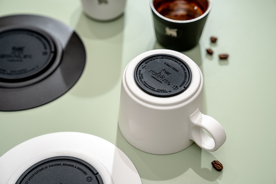 小檔STANLEY晨光時刻咖啡系列杯盤底部,皆有STANLEY品牌識別 小檔STANLEY晨光時刻咖啡系列杯盤底部,皆有STANLEY品牌識別