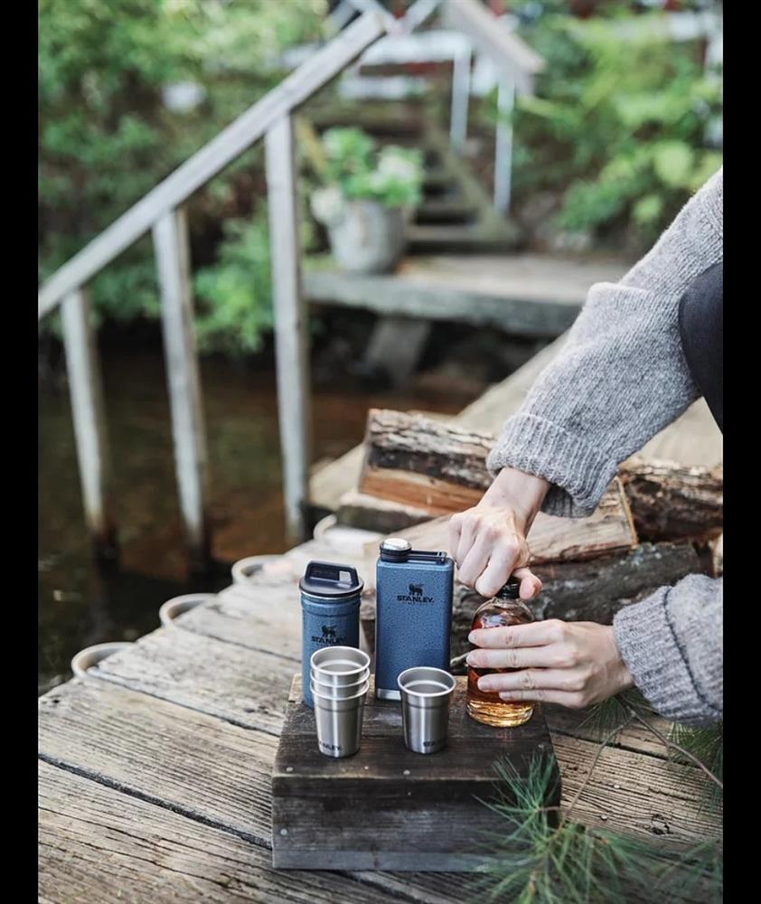 小檔STANLEY【新聞照片】無論野餐、野營皆不可或缺的冒險系列寬口酒壺組 小檔STANLEY【新聞照片】無論野餐、野營皆不可或缺的冒險系列寬口酒壺組