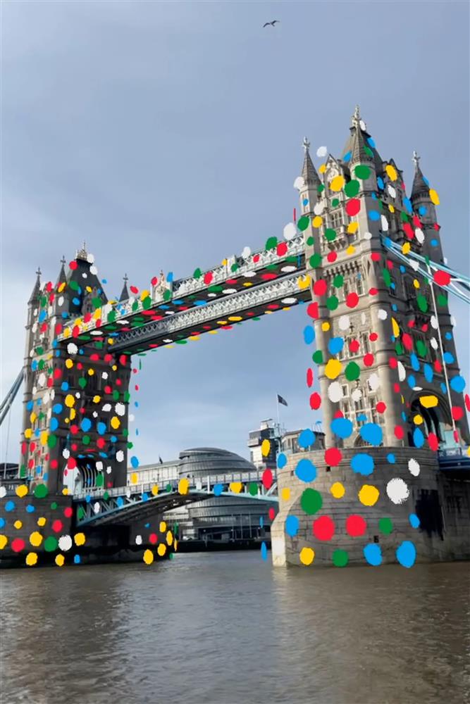 snap-lv-kusama-voguebus-photogra